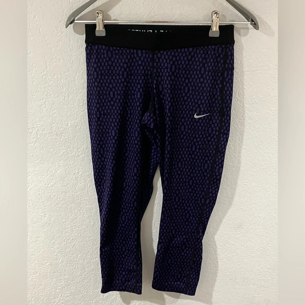 Nike women’s small purple and black leggings lightweight workout running yoga